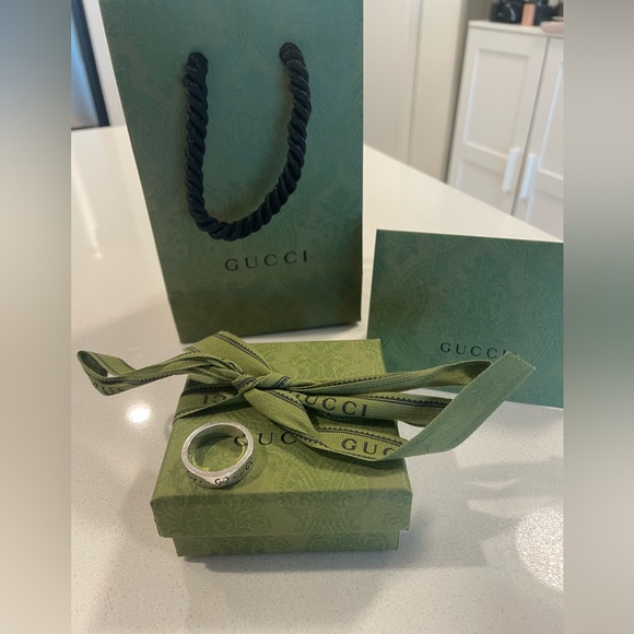 Authentic GUCCI ring - Picture 4 of 6